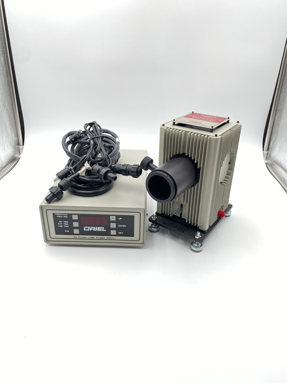 Newport Oriel Xe Flash Lamp Power Supply 68826 & Lamp 66017