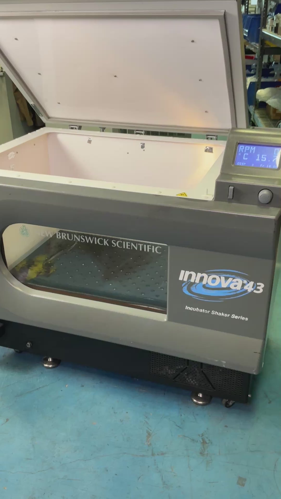 New Brunswick Innova 43R 4°C Refrigerated Incubator Shaker M1320-0004 (BO!) | Order Direct and Save